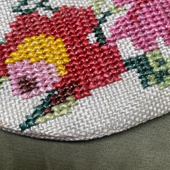 Vintage Woven Purse with Wood Clasp Handle Mid Century Style Handbags - Picture 16 of 16